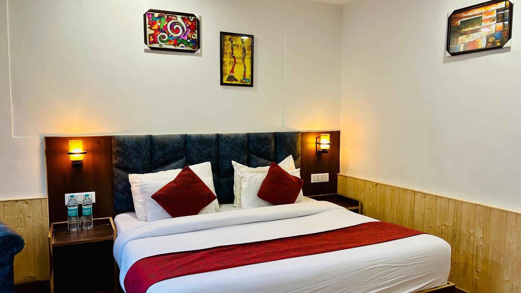 Ocean & Meadows Open Terrace ! Mall Road ! Hotel