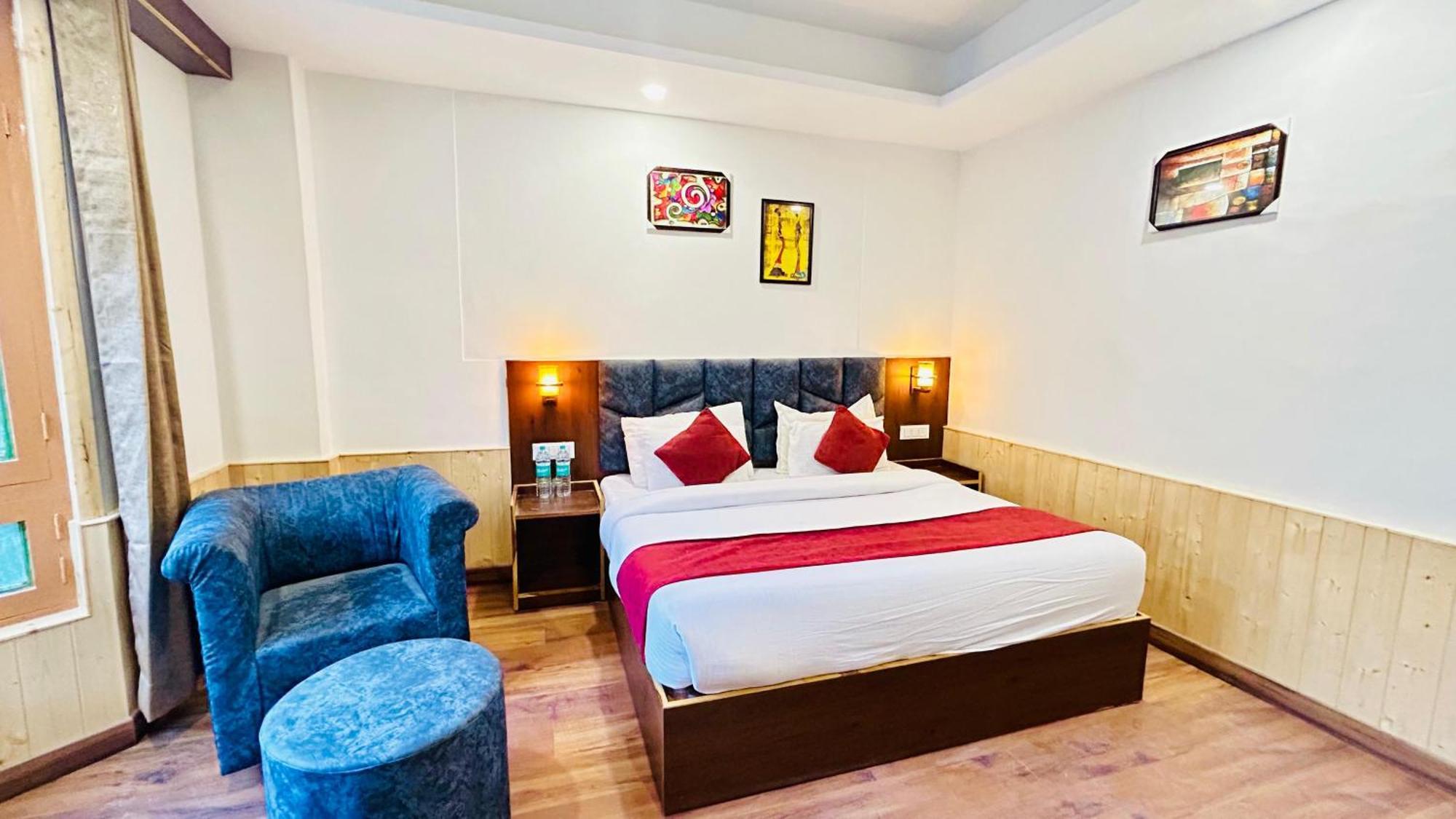 Hotel Ocean & Meadows Open Terrace ! Mall Road !