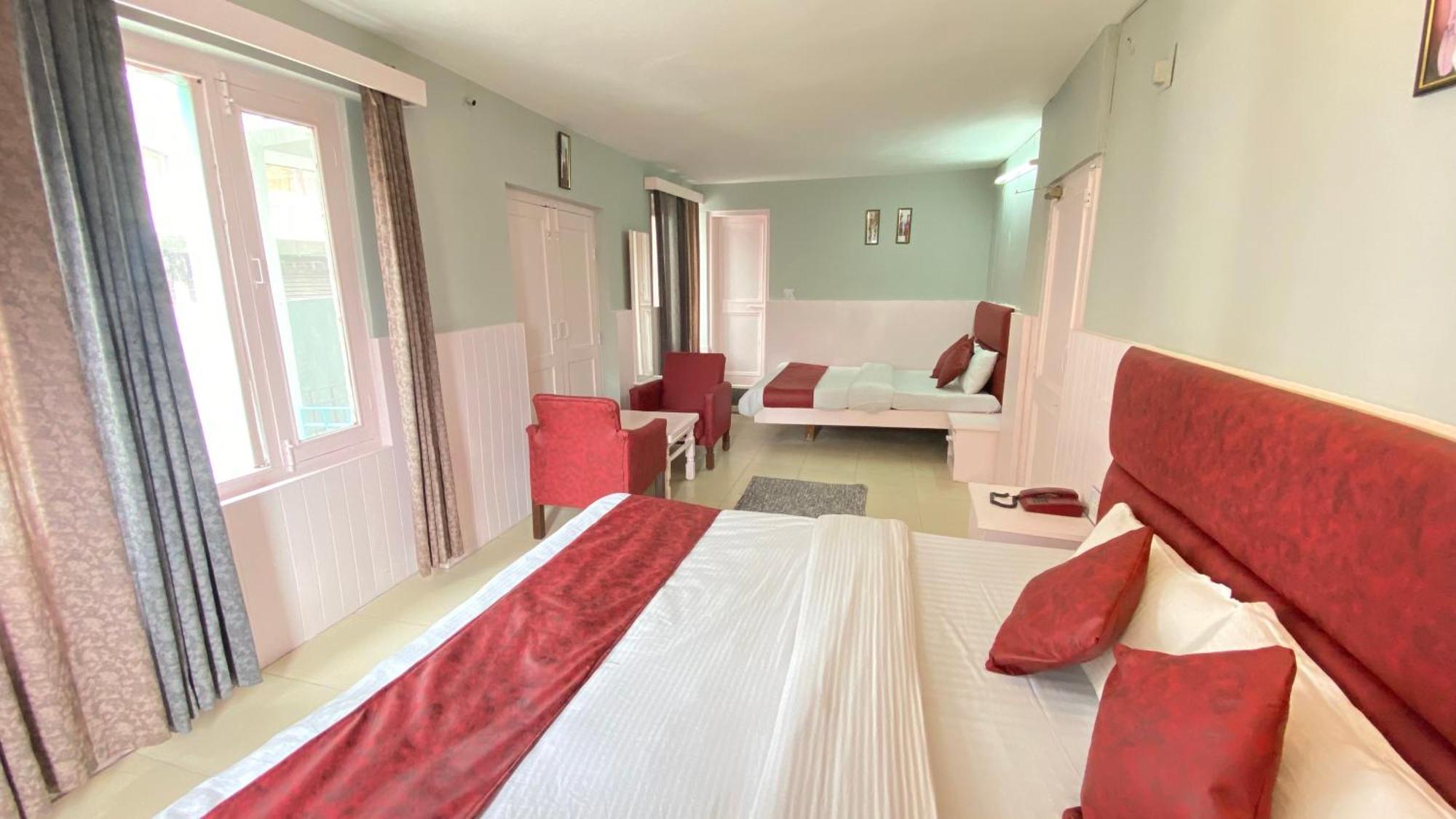 Ocean & Meadows Open Terrace ! Mall Road ! Manali (Himachal Pradesh)