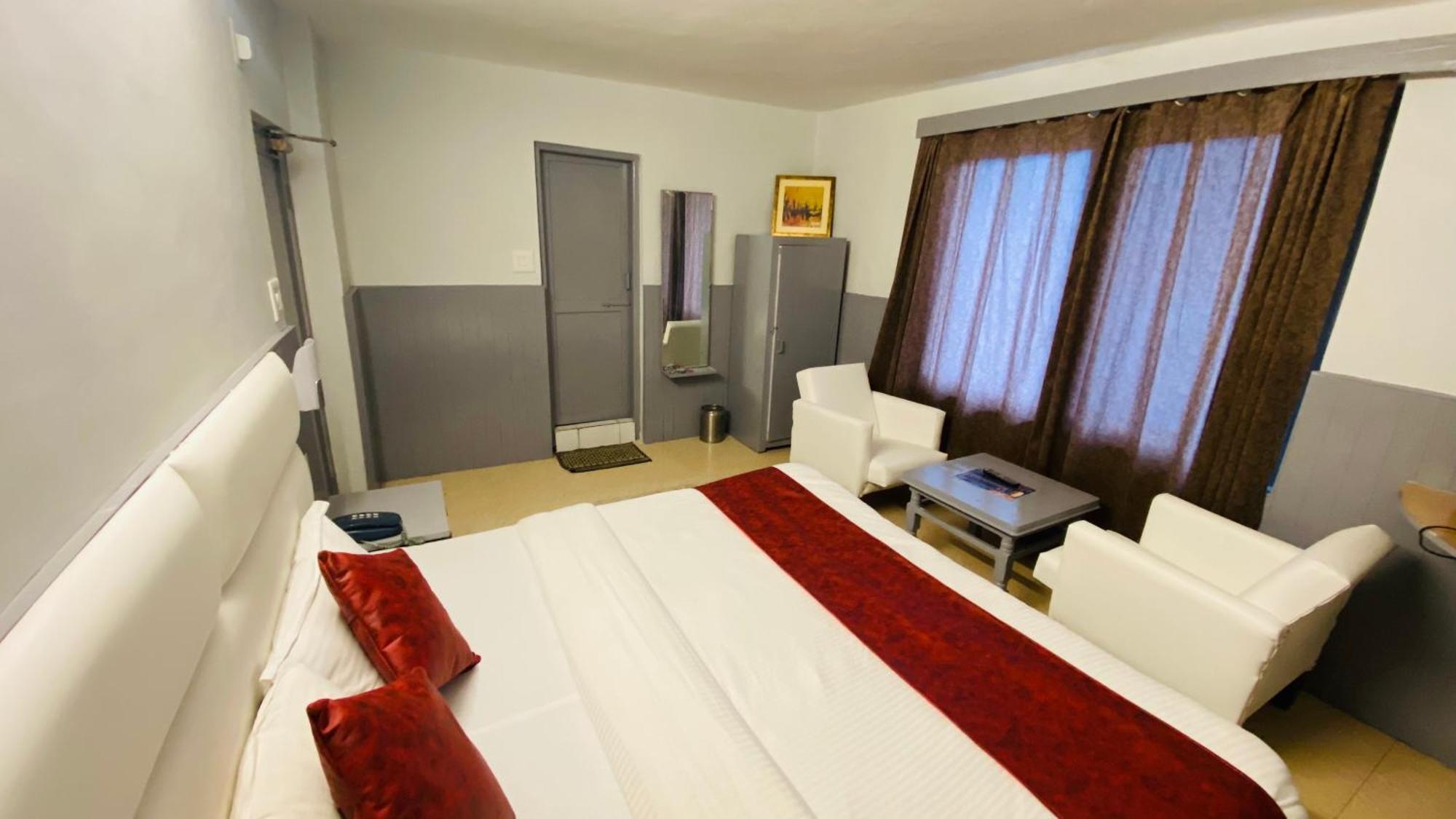 Ocean & Meadows Open Terrace ! Mall Road ! 4* Manali (Himachal Pradesh)